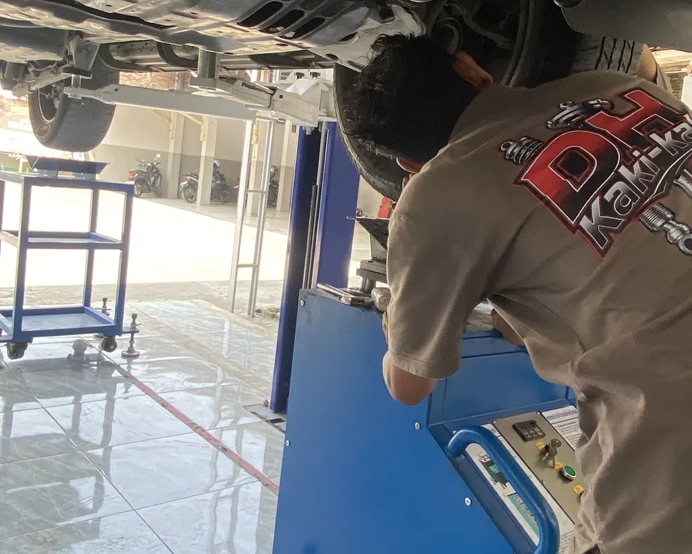 Mekanik DH Kaki-kaki mengoperasikan shaking machine
