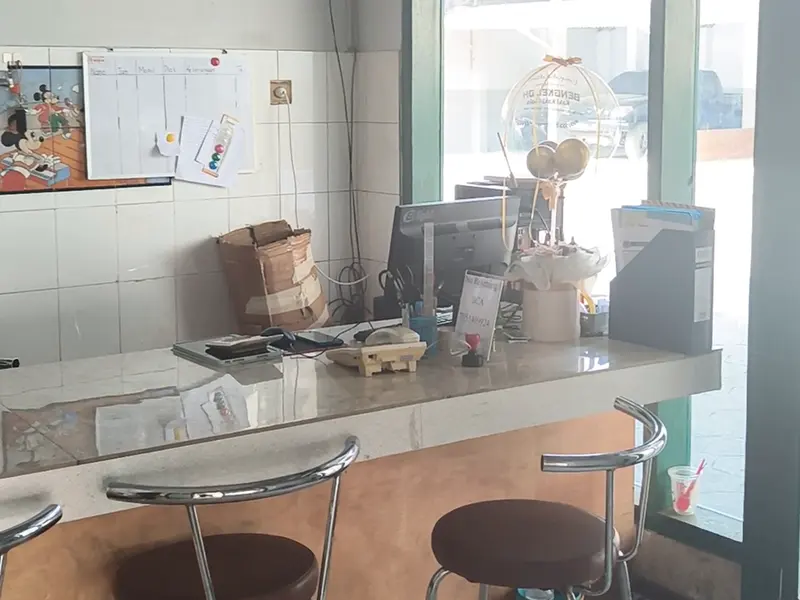 Meja lounge di ruang tunggu