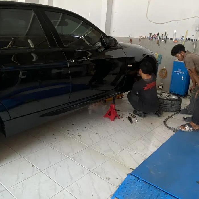 Perbaikan kaki-kaki depan sedan