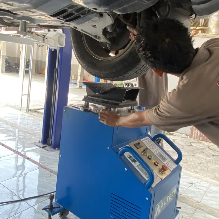 Operator mengatur gerakan shaking machine